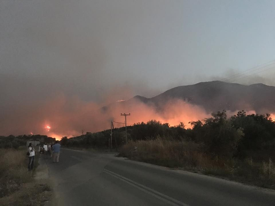 Πύρινη κόλαση στη Μάνη – Φωτιές σε εξέλιξη σε Μαραθώνα και Φθιώτιδα